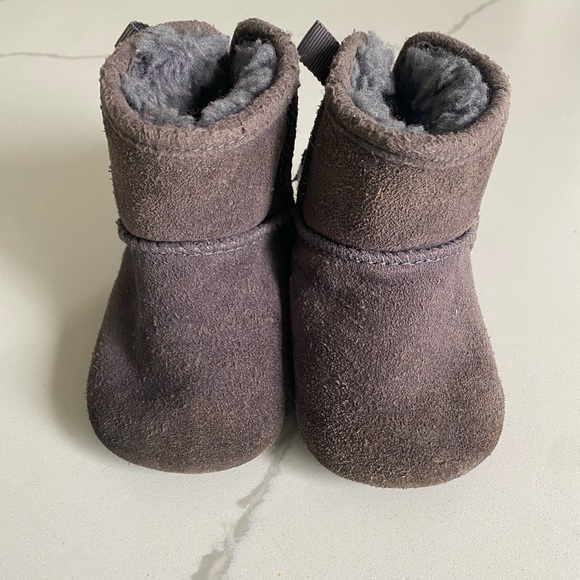 Infant UGG booties - Picture 3 of 4